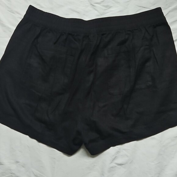 Women's Black Linen Shorts - Picture 2 of 2